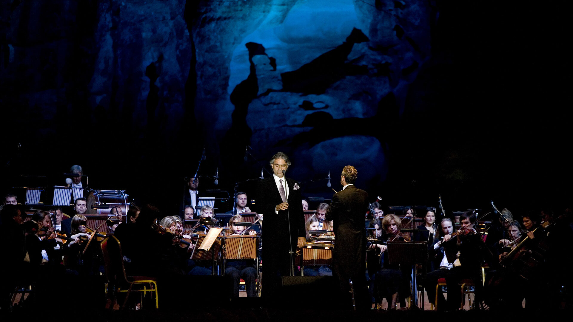Memorial Pavarotti, Petra