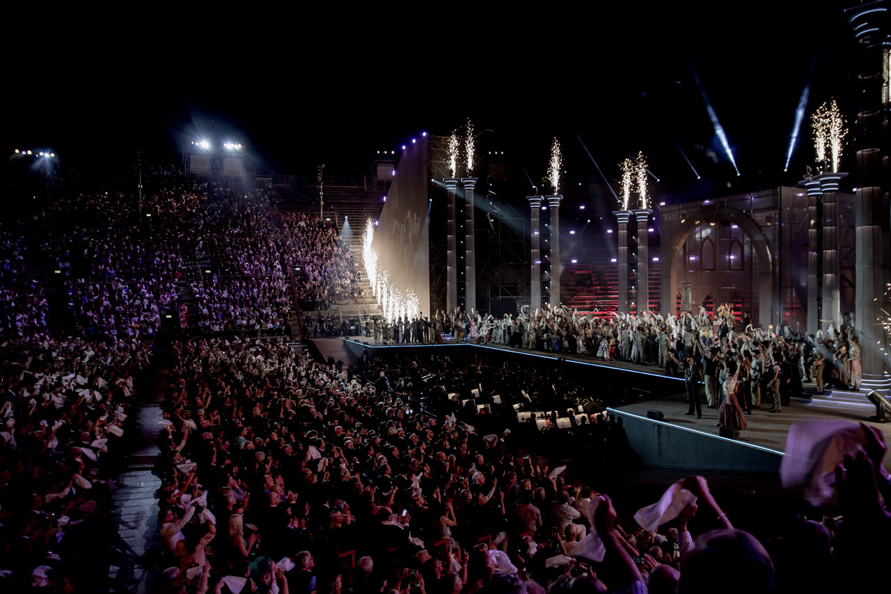 Celebrity Fight Night in Italy
